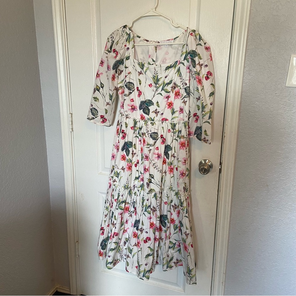 SOLD on crossposted****
Ivy City Co Floral Maxi Dress - M - EUC
do not buy!!